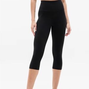 NWT Athleta Elation Ultra High Rise Capri Leggings Black Size M